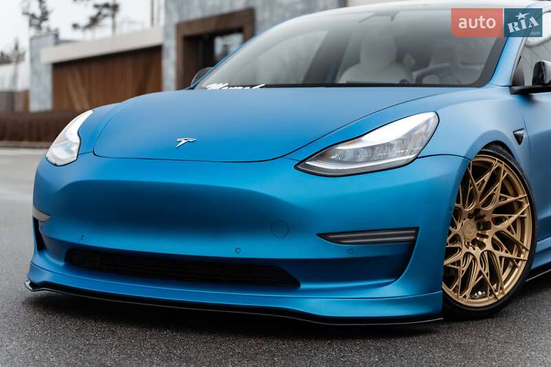 Седан Tesla Model 3 2018 в Киеве