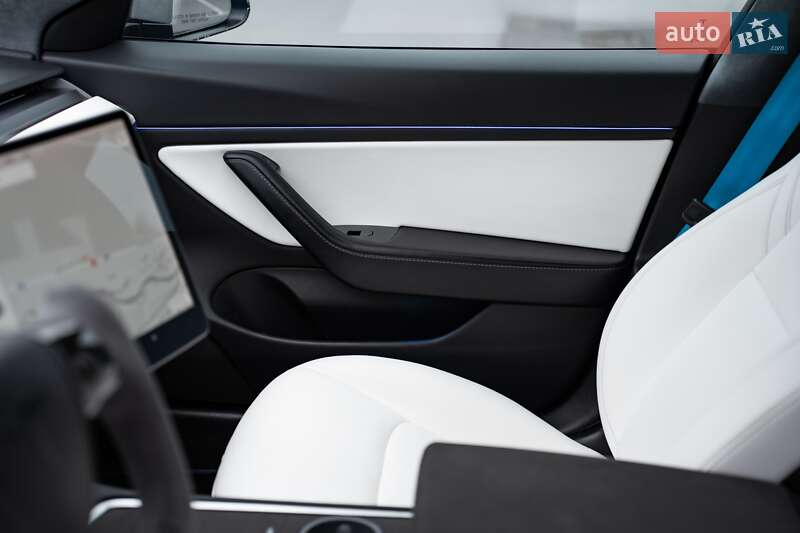 Седан Tesla Model 3 2018 в Киеве