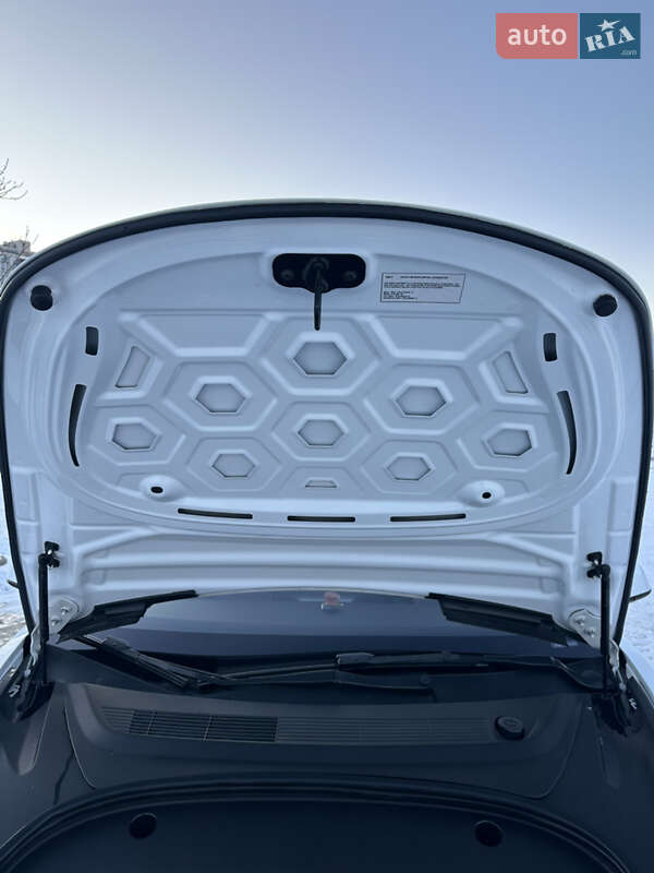 Седан Tesla Model 3 2022 в Києві