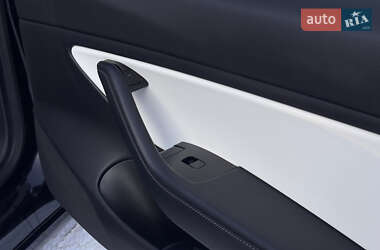 Седан Tesla Model 3 2019 в Рівному