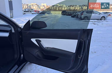 Седан Tesla Model 3 2019 в Рівному