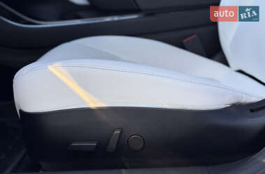 Седан Tesla Model 3 2019 в Рівному
