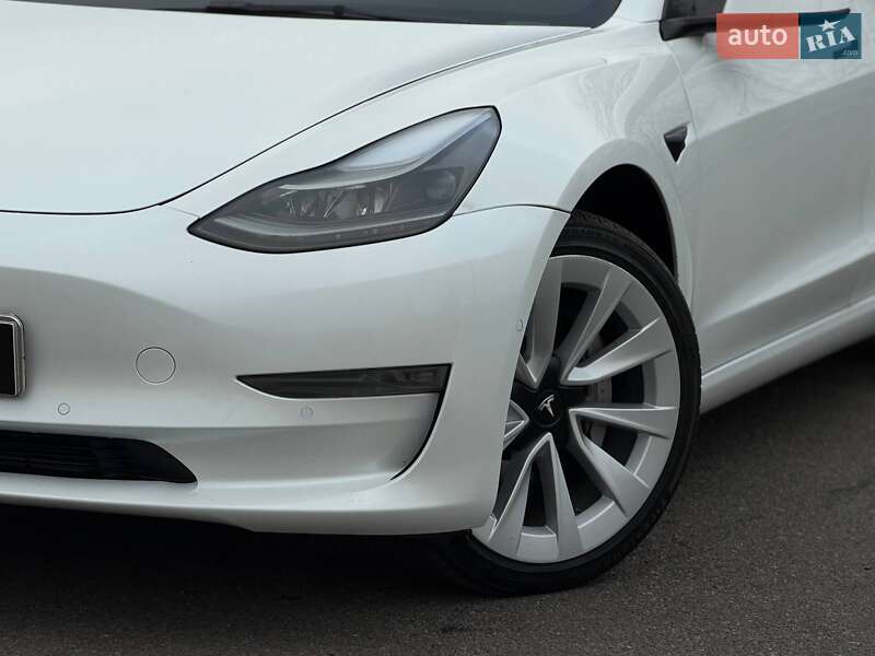 Седан Tesla Model 3 2021 в Кривом Роге