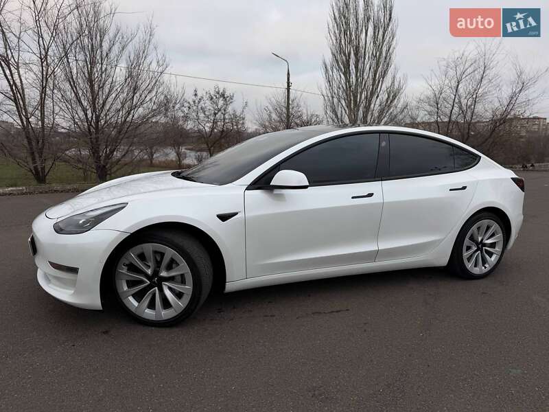 Седан Tesla Model 3 2021 в Кривом Роге