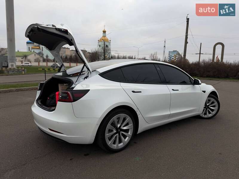 Седан Tesla Model 3 2021 в Кривом Роге
