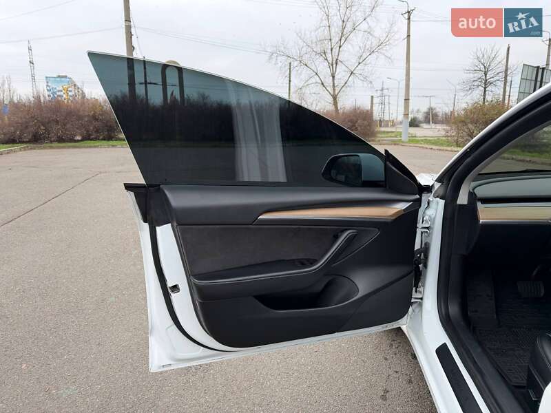 Седан Tesla Model 3 2021 в Кривом Роге