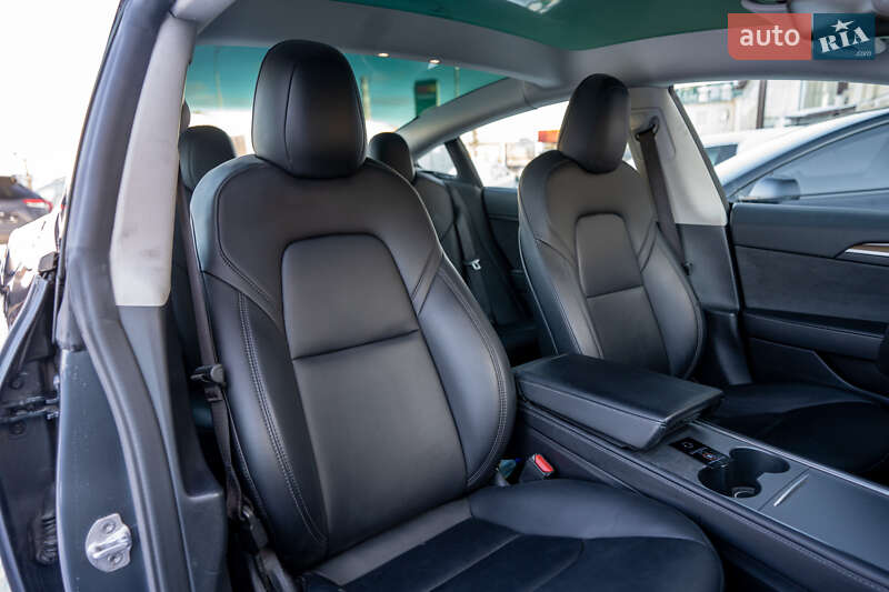 Седан Tesla Model 3 2022 в Києві