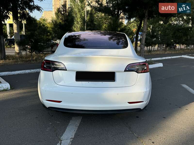 Седан Tesla Model 3 2018 в Одесі
