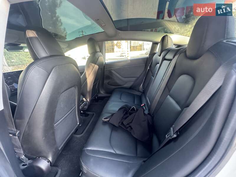 Седан Tesla Model 3 2018 в Одесі