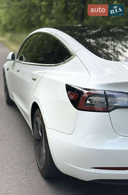 Седан Tesla Model 3 2020 в Львове