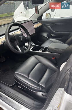 Седан Tesla Model 3 2020 в Львове