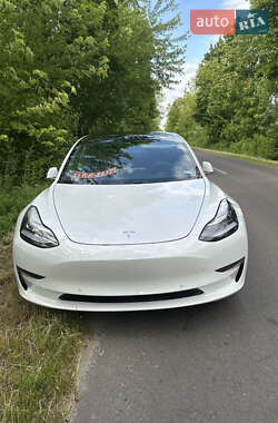 Седан Tesla Model 3 2020 в Львове