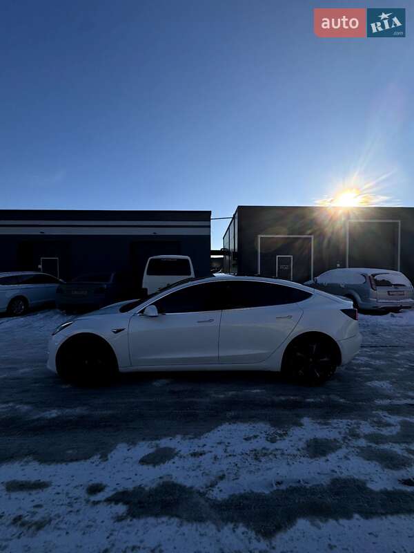 Седан Tesla Model 3 2019 в Луцке