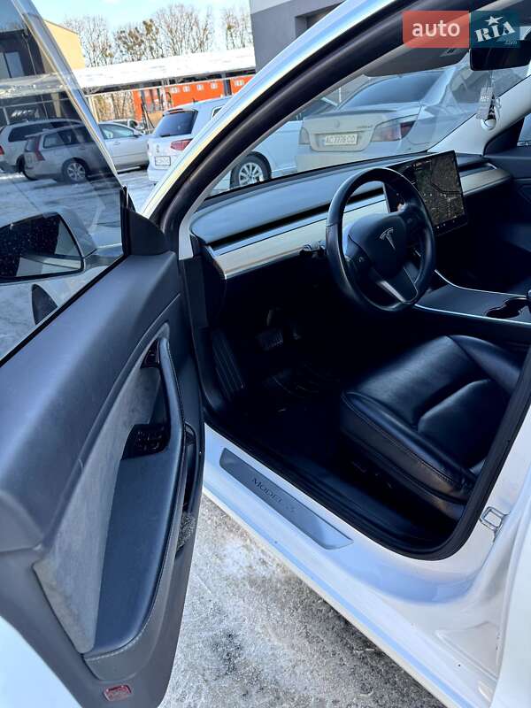 Седан Tesla Model 3 2019 в Луцке