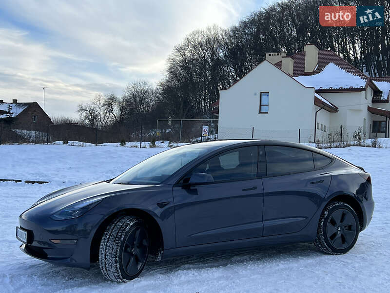 Седан Tesla Model 3 2023 в Львове