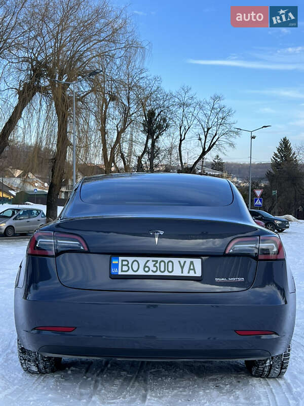 Седан Tesla Model 3 2023 в Львове