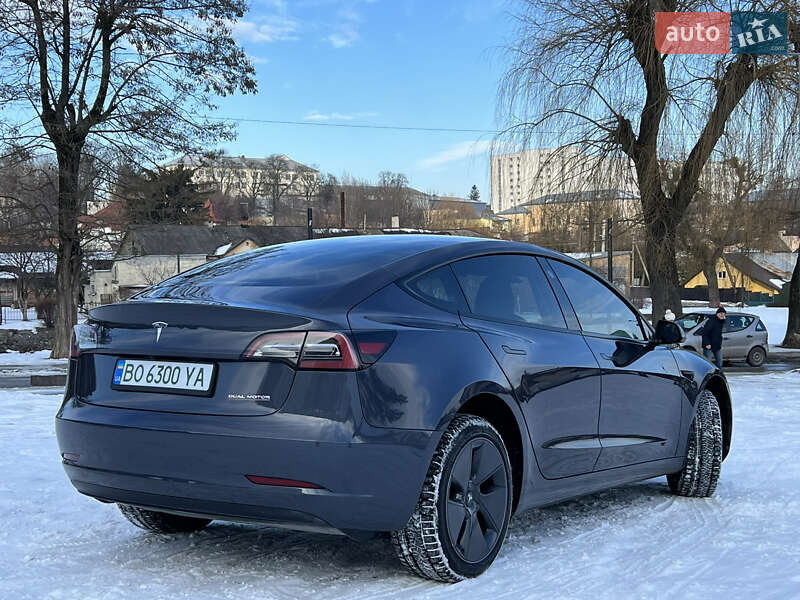 Седан Tesla Model 3 2023 в Львове
