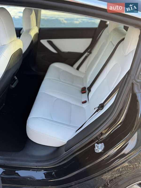 Седан Tesla Model 3 2019 в Киеве