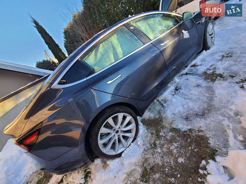 Седан Tesla Model 3 2019 в Львове