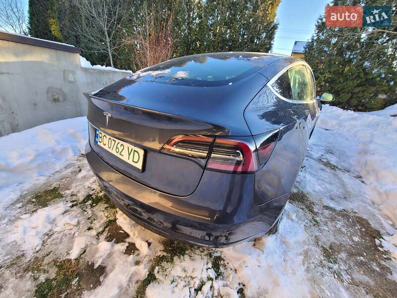 Седан Tesla Model 3 2019 в Львове