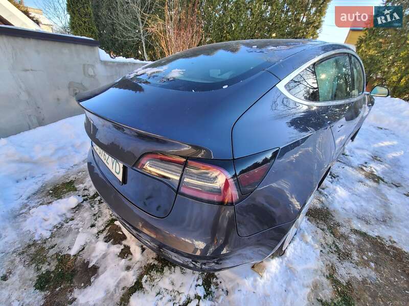 Седан Tesla Model 3 2019 в Львове