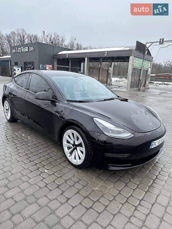 Седан Tesla Model 3 2022 в Львові