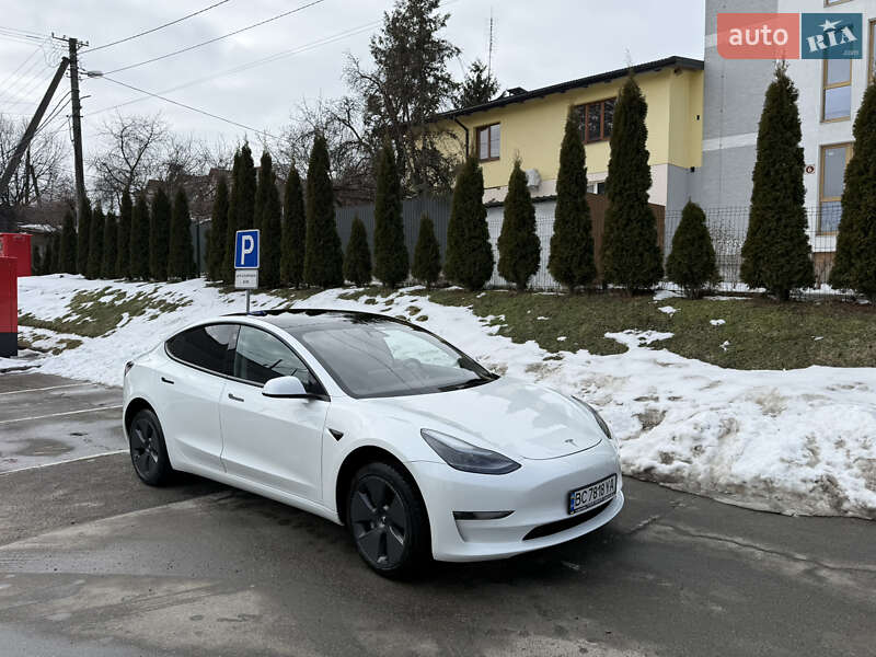 Седан Tesla Model 3 2021 в Львове