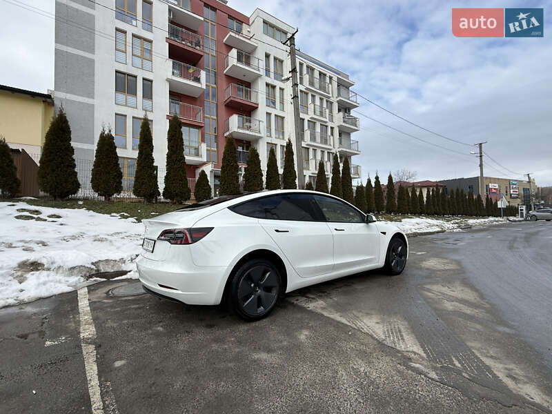 Седан Tesla Model 3 2021 в Львове