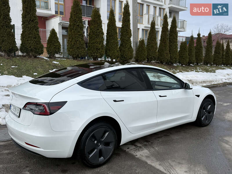 Седан Tesla Model 3 2021 в Львове