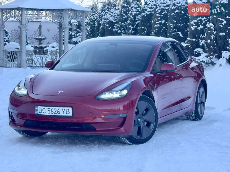 Седан Tesla Model 3 2023 в Стрию