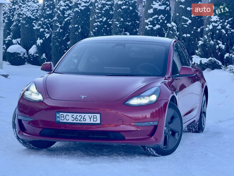 Седан Tesla Model 3 2023 в Стрию