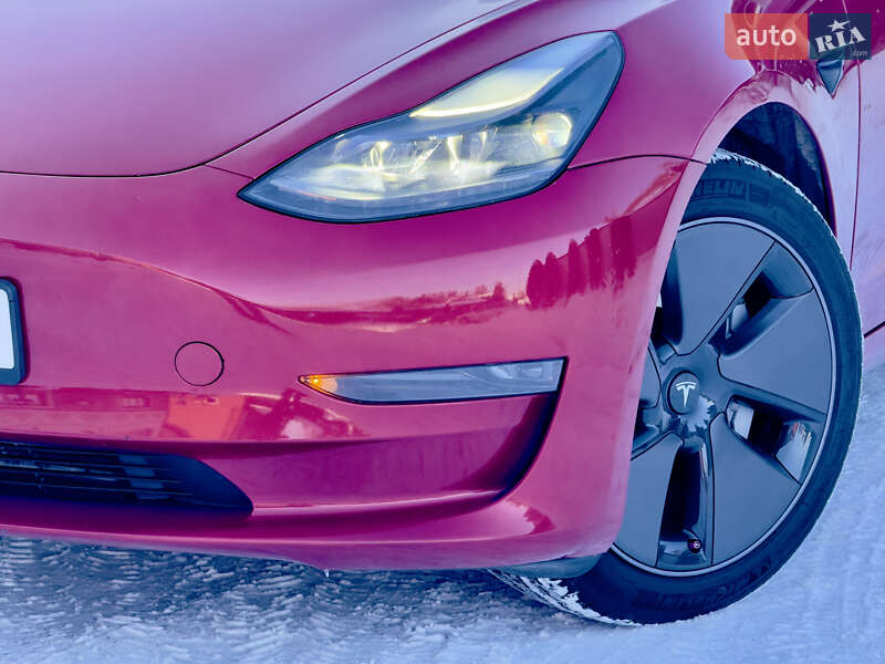 Седан Tesla Model 3 2023 в Стрию