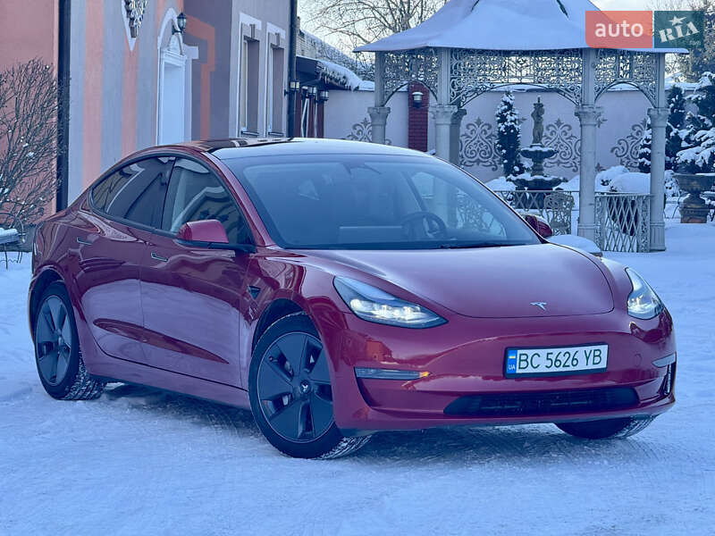 Седан Tesla Model 3 2023 в Стрию