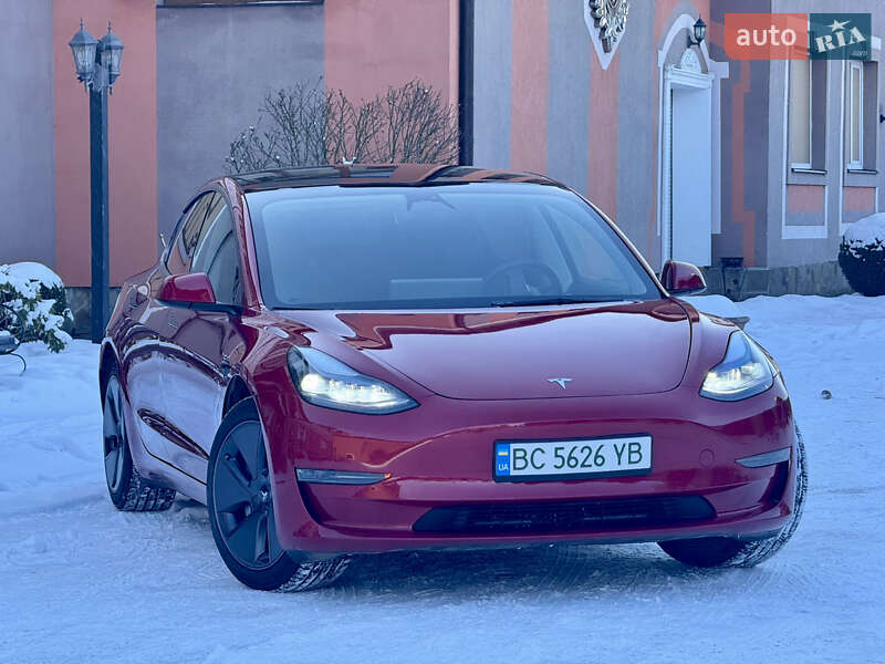 Седан Tesla Model 3 2023 в Стрию