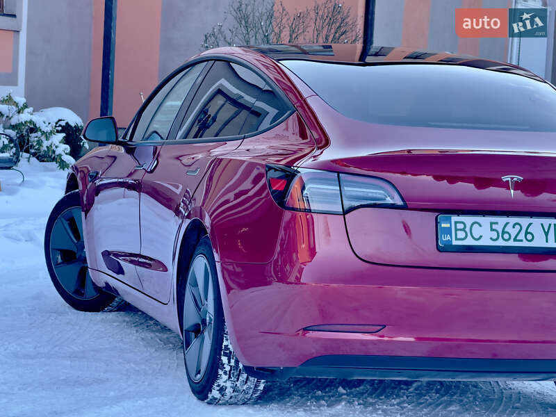Седан Tesla Model 3 2023 в Стрию