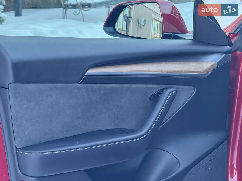 Седан Tesla Model 3 2023 в Стрию