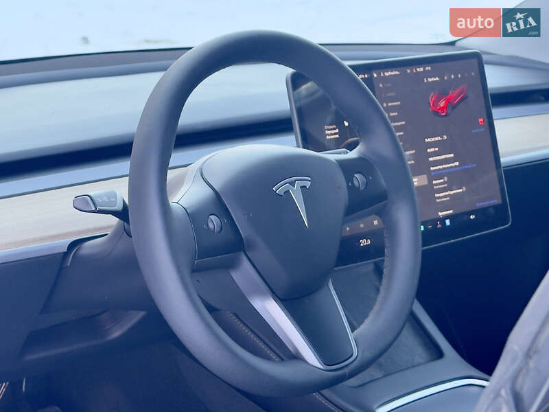 Седан Tesla Model 3 2023 в Стрию