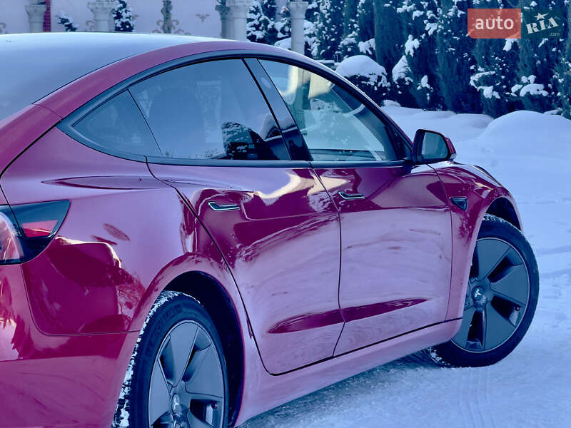 Седан Tesla Model 3 2023 в Стрию