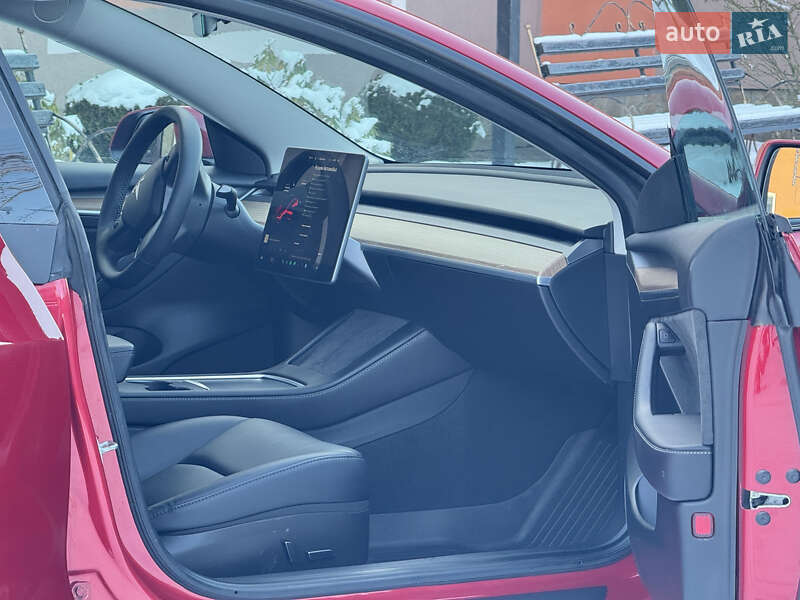 Седан Tesla Model 3 2023 в Стрию