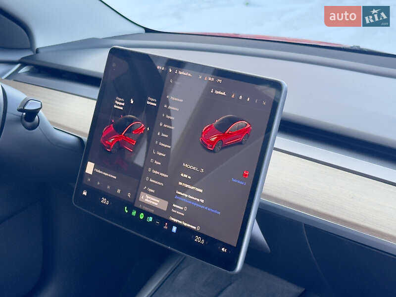 Седан Tesla Model 3 2023 в Стрию