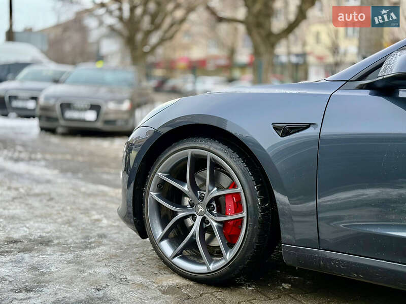 Седан Tesla Model 3 2022 в Чернівцях