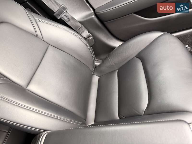 Седан Tesla Model 3 2019 в Киеве