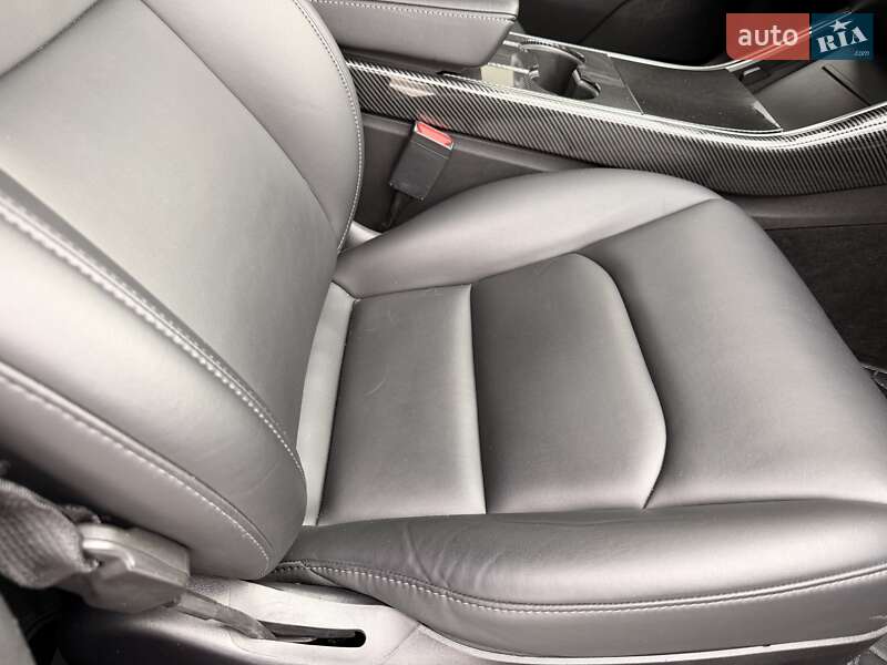 Седан Tesla Model 3 2019 в Киеве