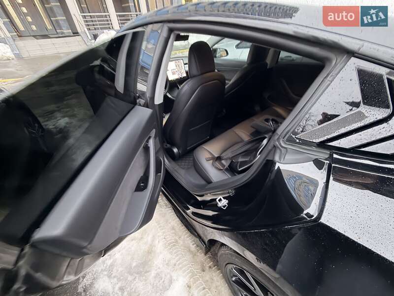 Седан Tesla Model 3 2019 в Киеве
