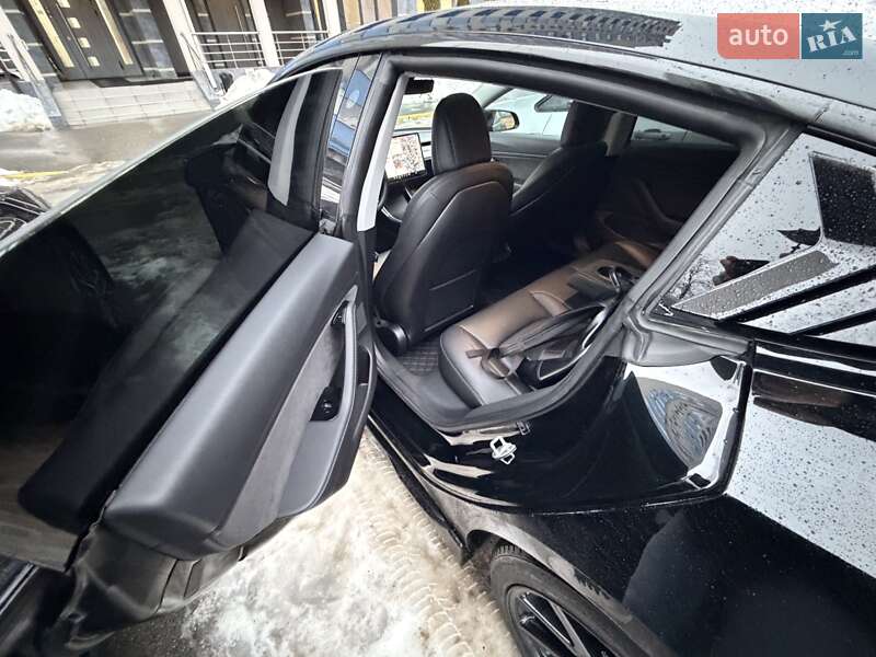 Седан Tesla Model 3 2019 в Киеве
