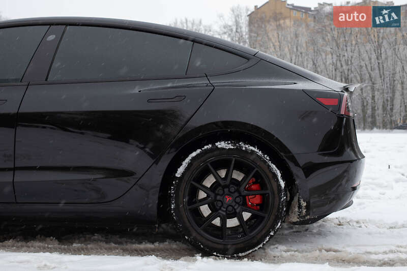 Седан Tesla Model 3 2021 в Львове