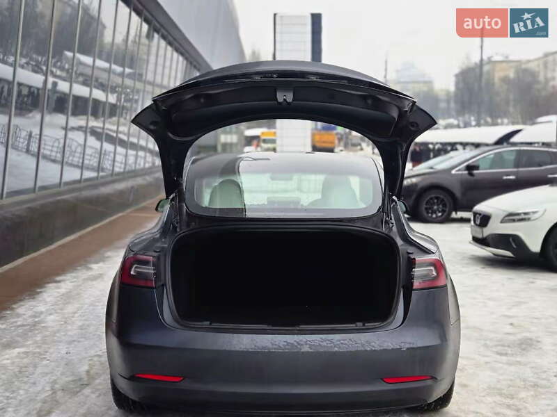 Седан Tesla Model 3 2023 в Киеве