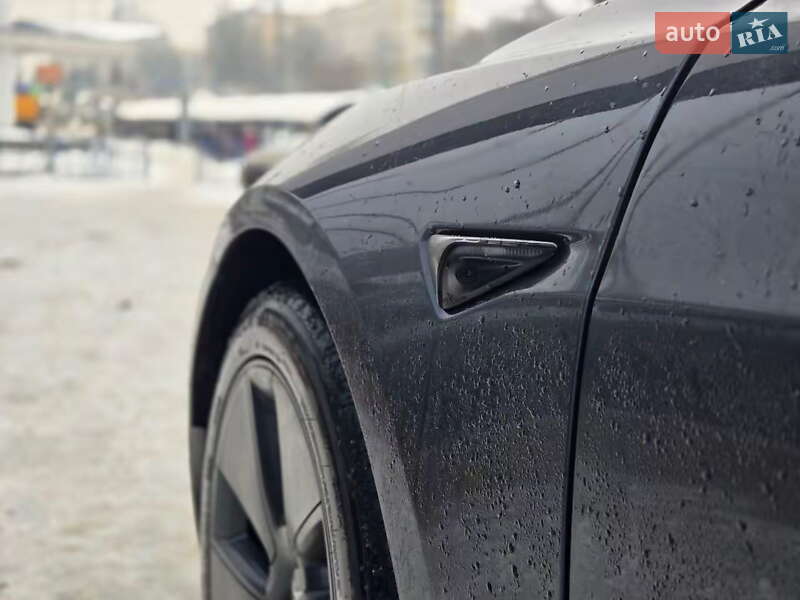 Седан Tesla Model 3 2023 в Киеве