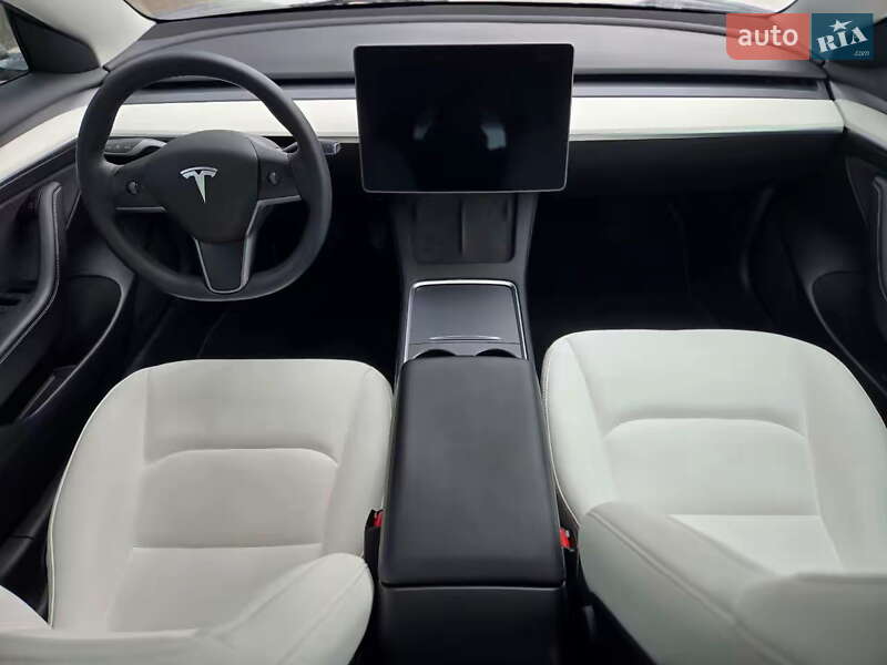 Седан Tesla Model 3 2023 в Киеве