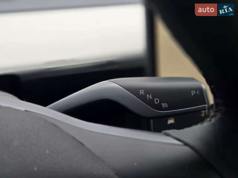 Седан Tesla Model 3 2023 в Киеве